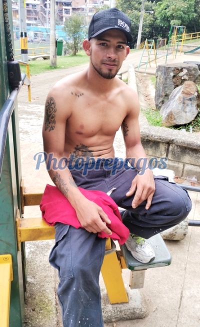 Alejandro, Hombre en Medellín