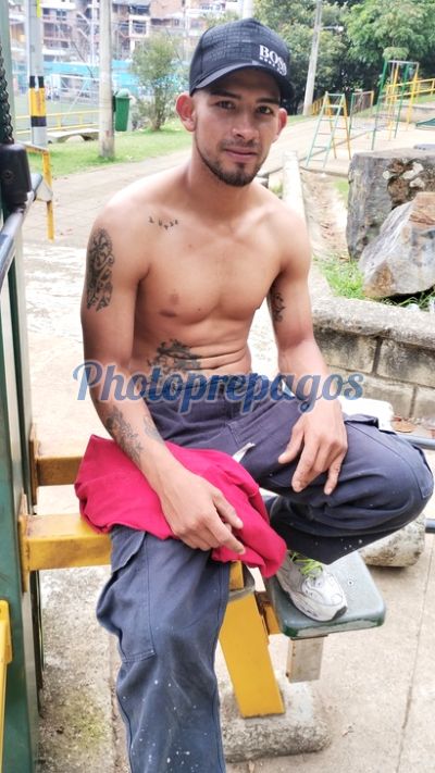 Alejandro, Hombre en Medellín