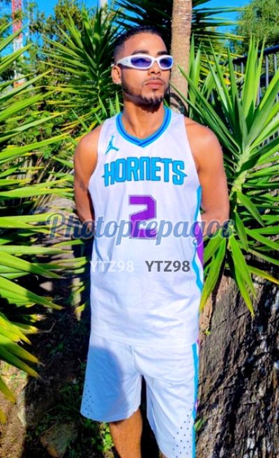 Negro Ardiente, Hombre en Medellín