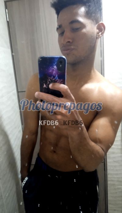 Nelsito, Hombre que da masajes eróticos en Usaquén
