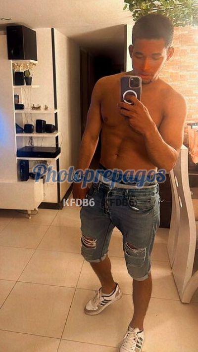 Nelsito, Hombre que da masajes eróticos en Usaquén