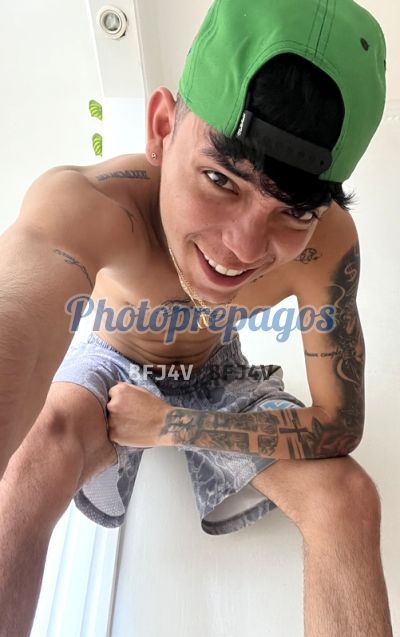 Slimboy, Hombre que hace videollamadas y sexting