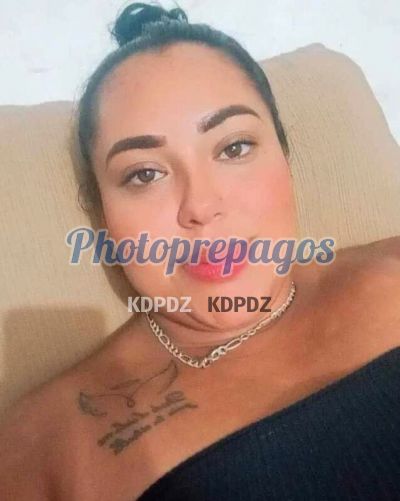 Alaska, mujer que hace videollamadas y sexting