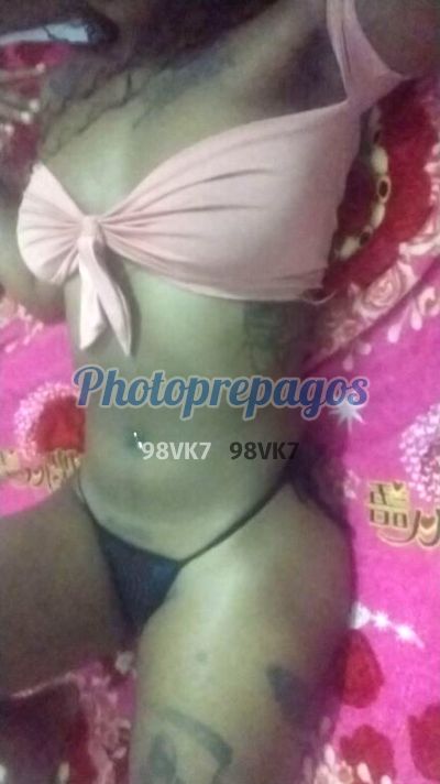 Camila, mujer que hace videollamadas y sexting