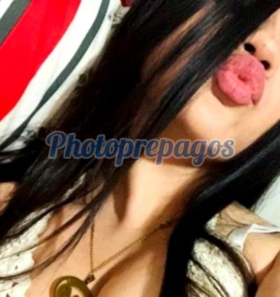 Amanda, mujer que hace videollamadas y sexting