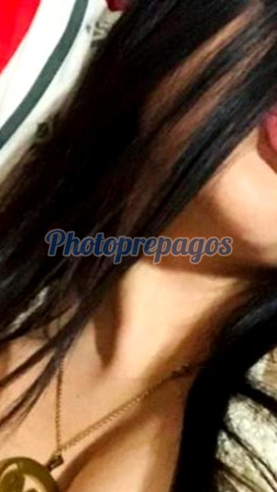 Amanda, mujer que hace videollamadas y sexting