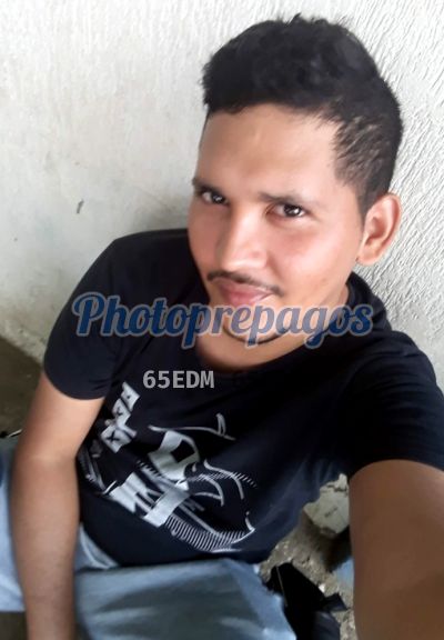 Leo, hombre que hace videollamadas y sexting