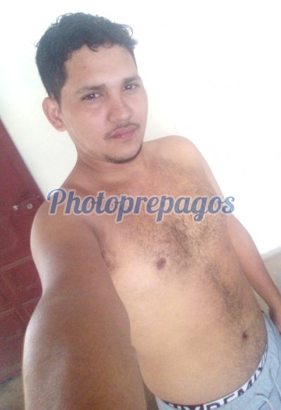 Leo, Hombre que hace videollamadas y sexting