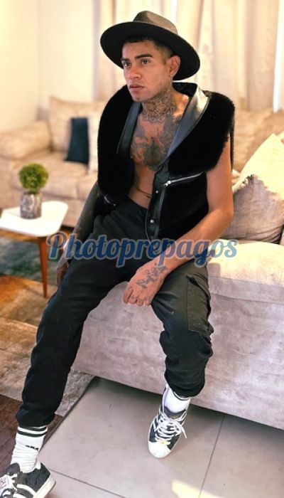 Christopher, Hombre que hace videollamadas y sexting
