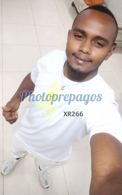 Junior Dr, hombre que hace videollamadas y sexting