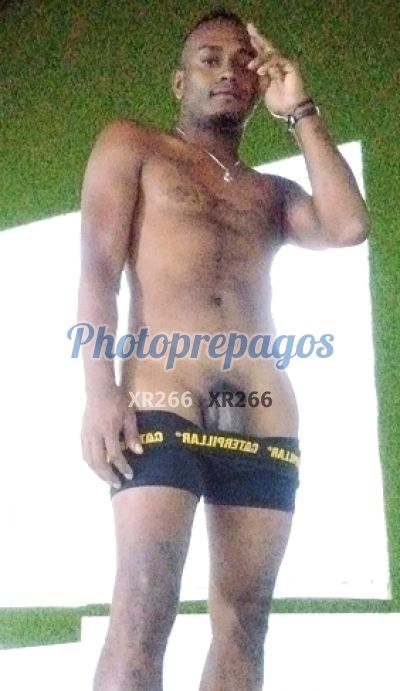 Junior Dr, hombre que hace videollamadas y sexting