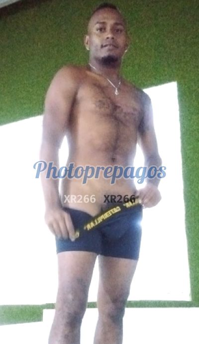 Junior Dr, hombre que hace videollamadas y sexting