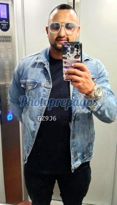 Valentino Ferran, hombre en Manizales