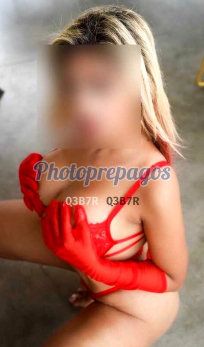 Mía Ferrero, mujer que hace videollamadas y sexting