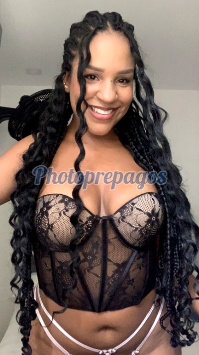 Marce, mujer que hace videollamadas y sexting