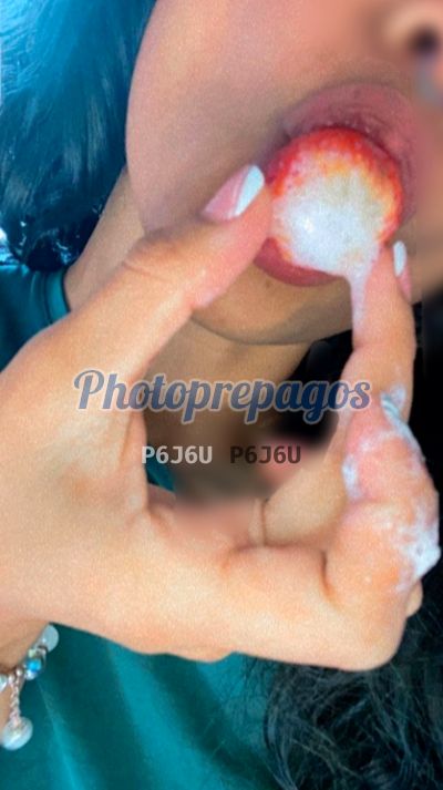 Cerezza, mujer que hace videollamadas y sexting