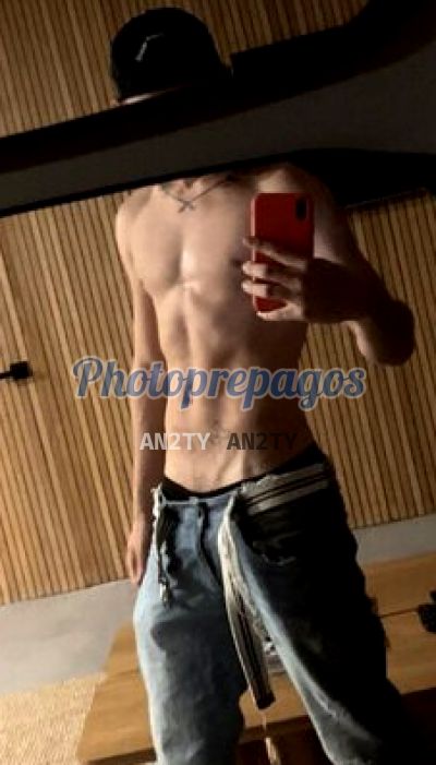 Aaron Levi, hombre en Medellín