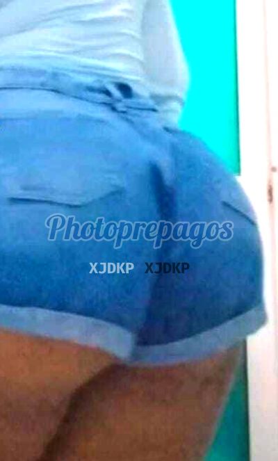 Reina, mujer que hace videollamadas y sexting