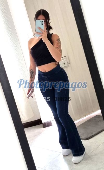 Sophi, mujer que hace videollamadas y sexting