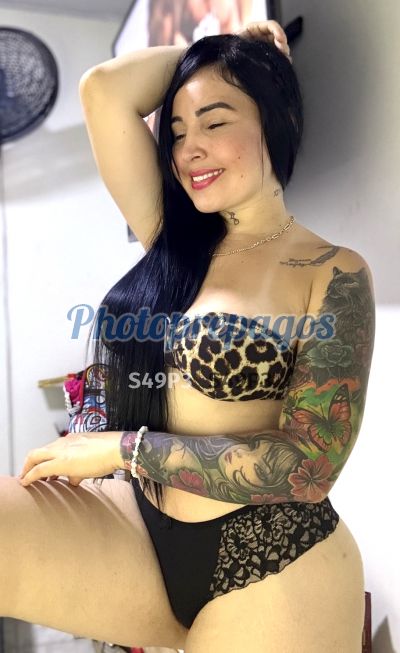Jenny, mujer que hace videollamadas y sexting