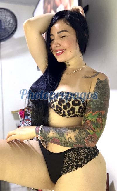 Jenny, mujer que hace videollamadas y sexting