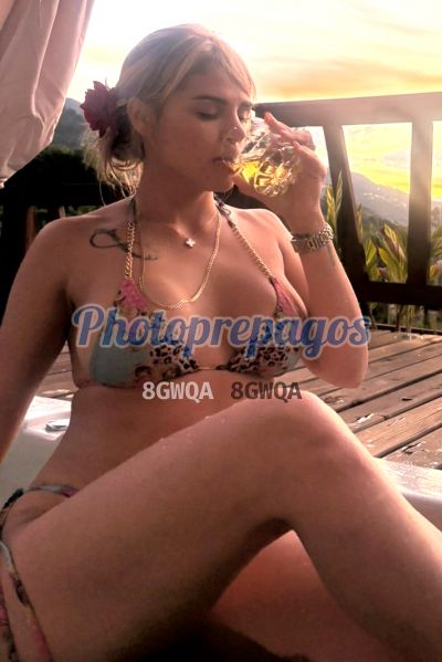 Mía, mujer que da masajes eróticos en El Poblado (Medellín)