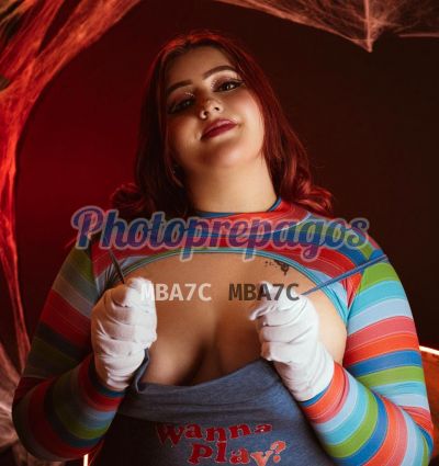 Coraline, mujer que hace videollamadas y sexting