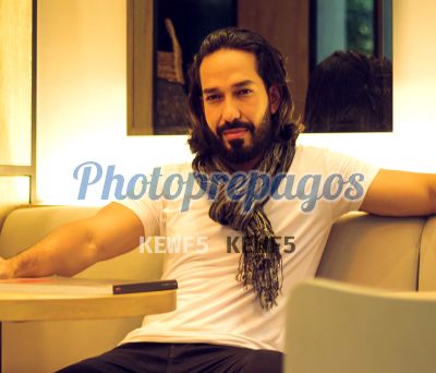 Adrián, hombre en Medellín