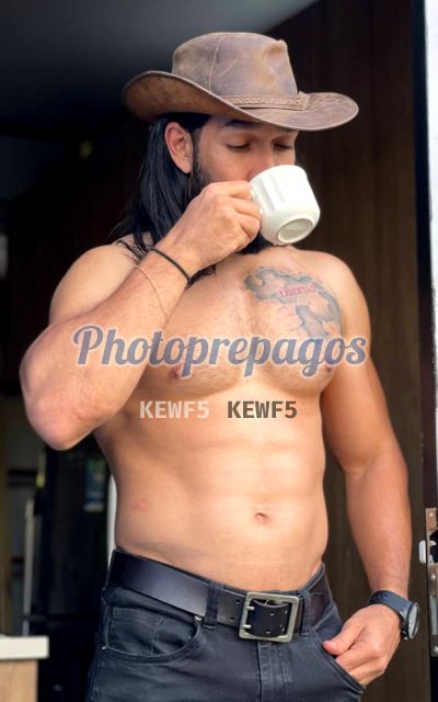 Adrián, hombre en Medellín