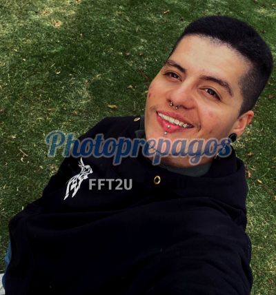 Juanse, hombre que hace videollamadas y sexting