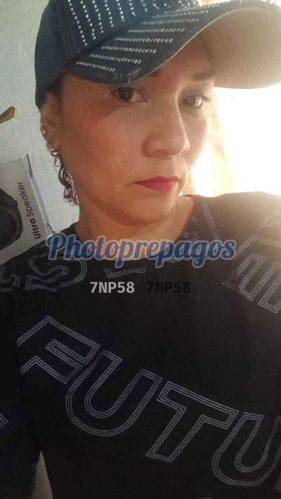Serena, mujer que hace videollamadas y sexting