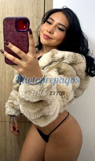 Nelav, mujer que hace videollamadas y sexting
