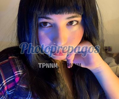 Somer, mujer que hace videollamadas y sexting