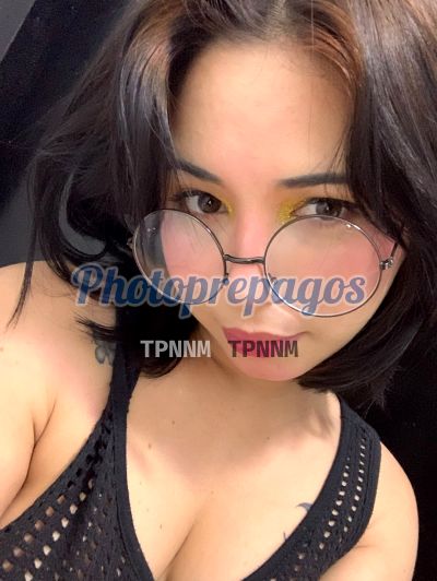 Somer, mujer que hace videollamadas y sexting