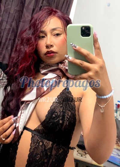 Mhia, mujer que hace videollamadas y sexting