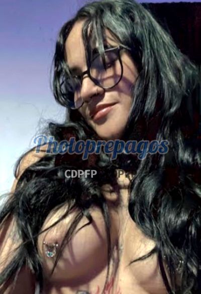 Nix, mujer que hace videollamadas y sexting