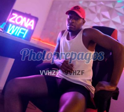 Black 3239155232, hombre en Suba
