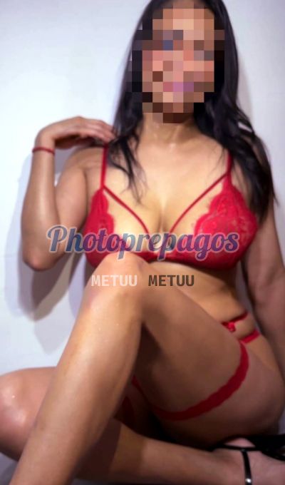Aria, mujer que hace videollamadas y sexting