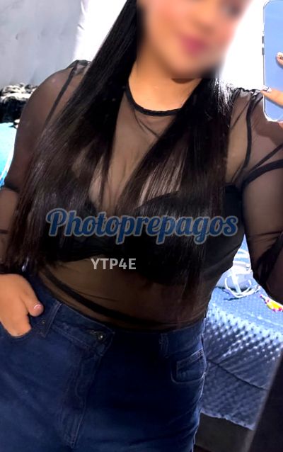 Emily, mujer que hace videollamadas y sexting